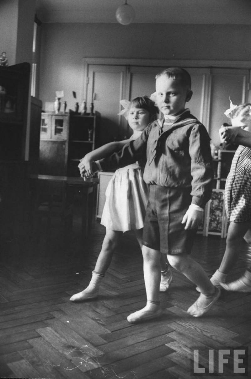 Жизнь советского ребенка. Детский сад в СССР 1960. Советские танцы. Советские дети 1960. Советские дети в садике.