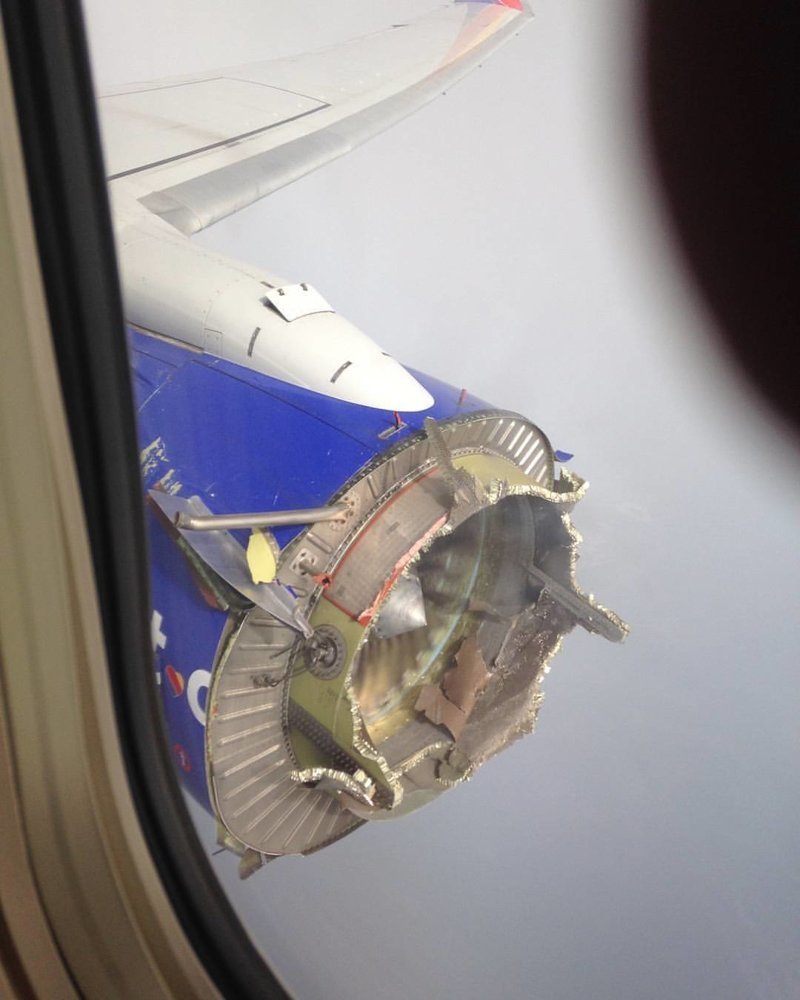 3. Пассажиры направлялись из Нового Орлеана в Орландо с авиакомпанией "Southwest Airlines", США авиарейсы, пассажирский самолет получил повреждения, самолеты, фото, экстренная посадка